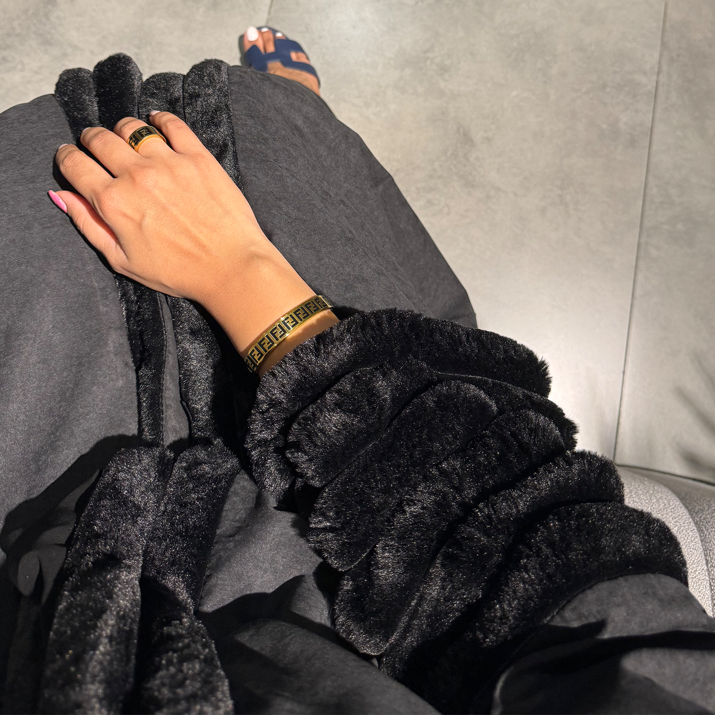 Suede and wool Abaya - Black