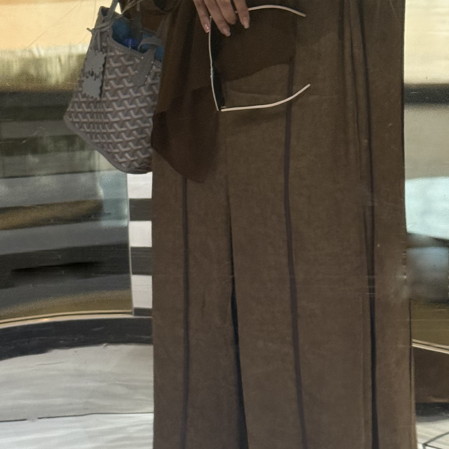 Abaya with brown lines