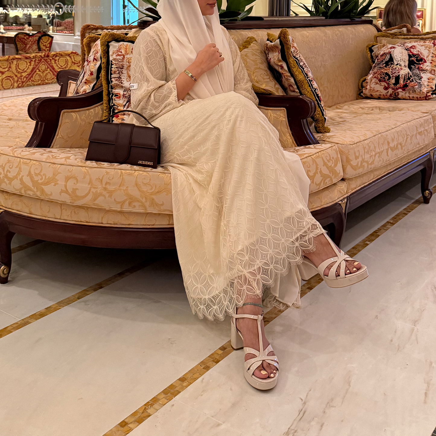 Dantel abaya with beige fabric