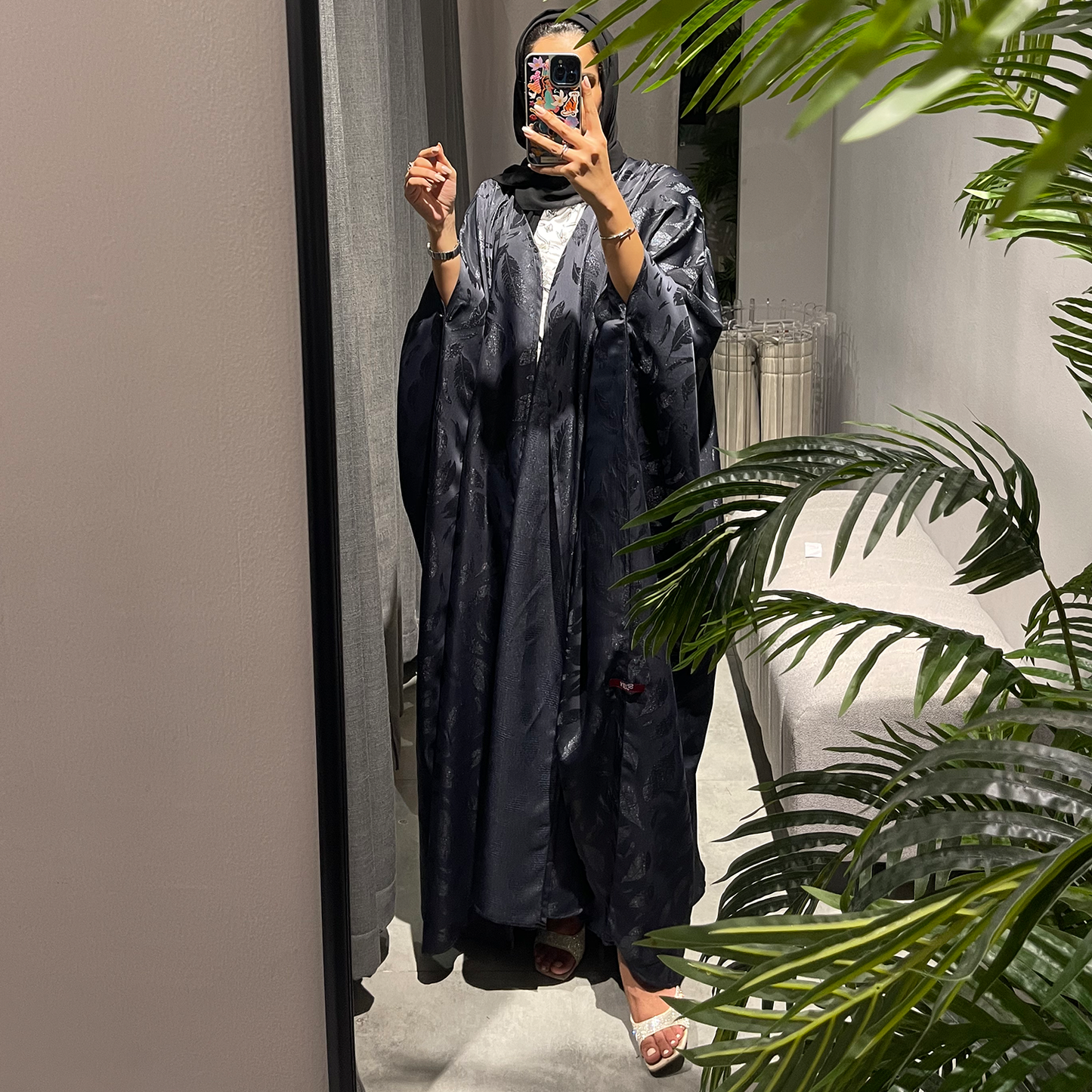 Bahraini with feather fabric