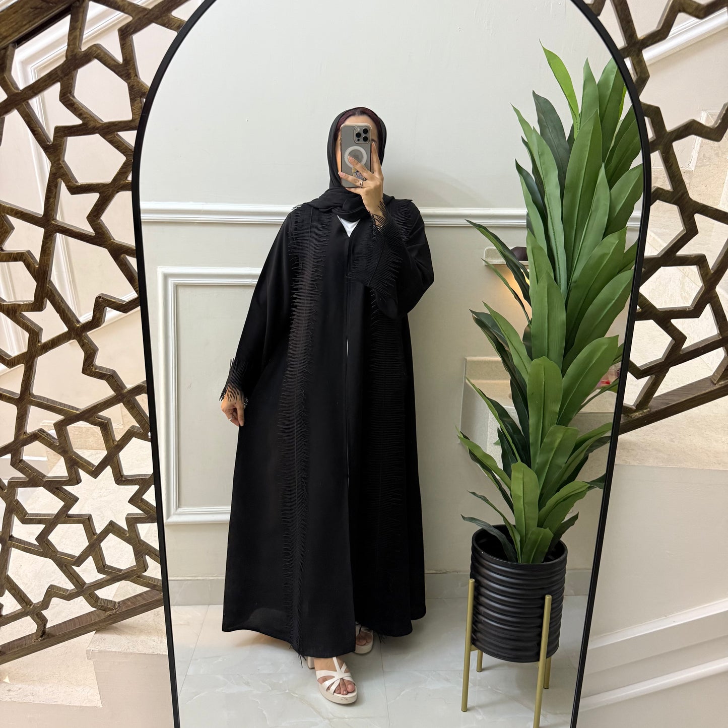 Spiky dantel leaves abaya with nada fabric