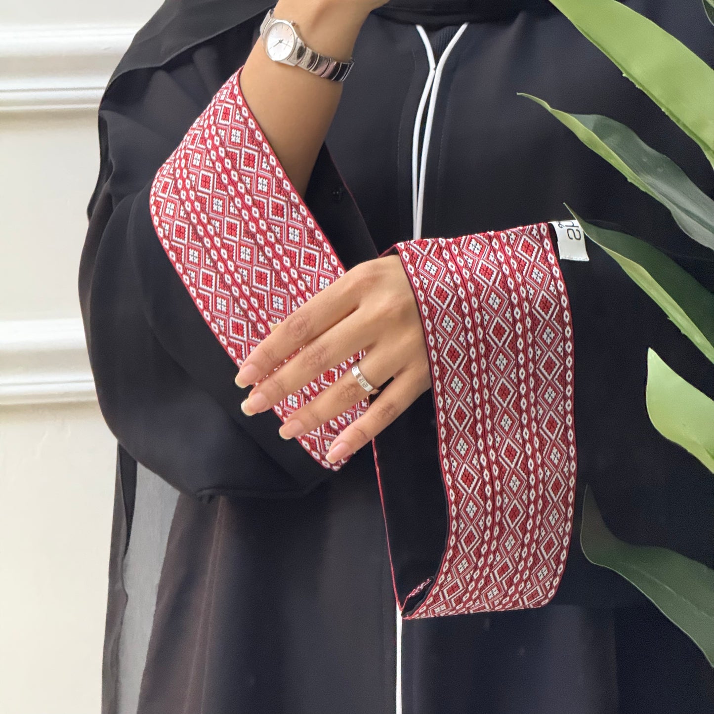 Red sadu abaya in crepe fabric