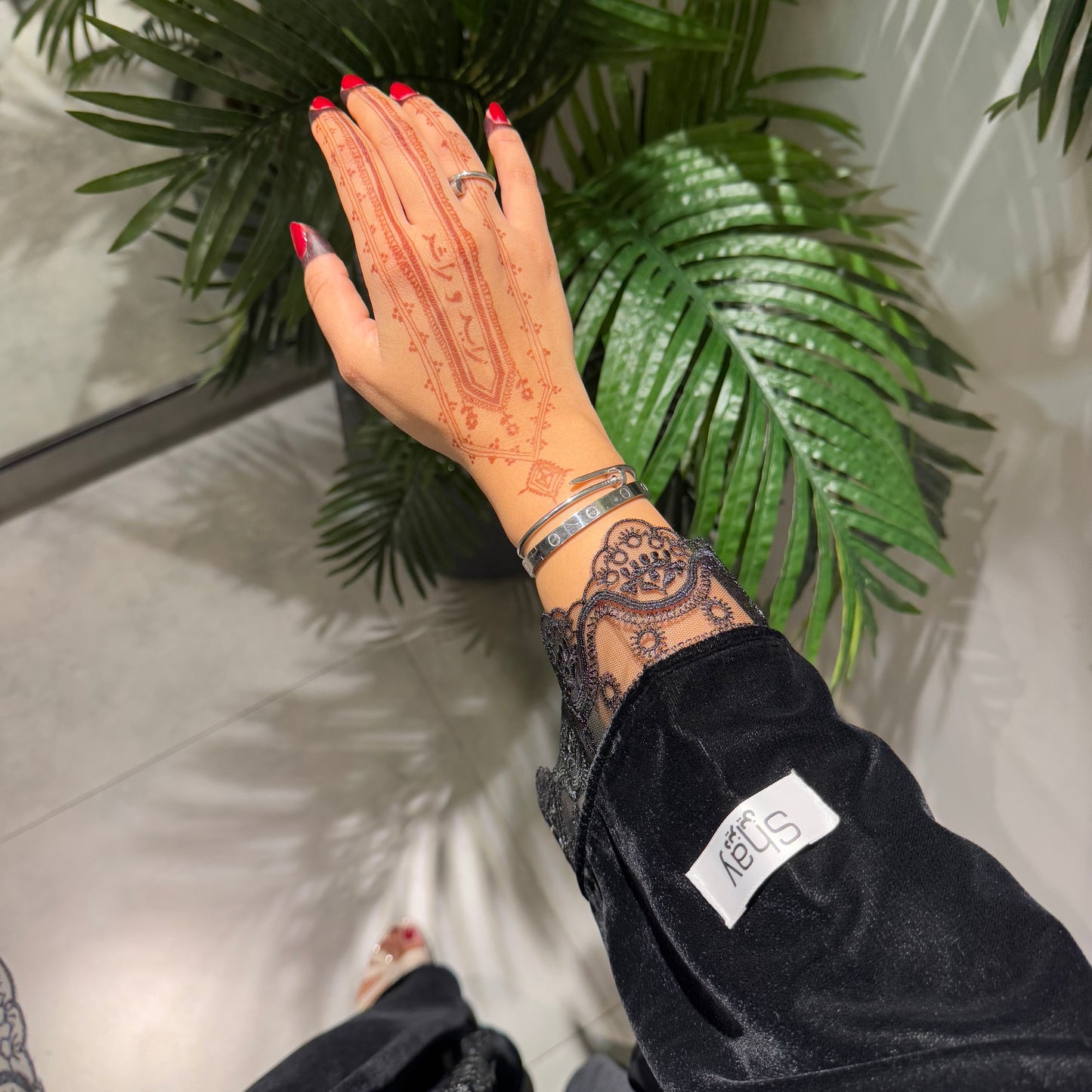Velvet in Black with dantel