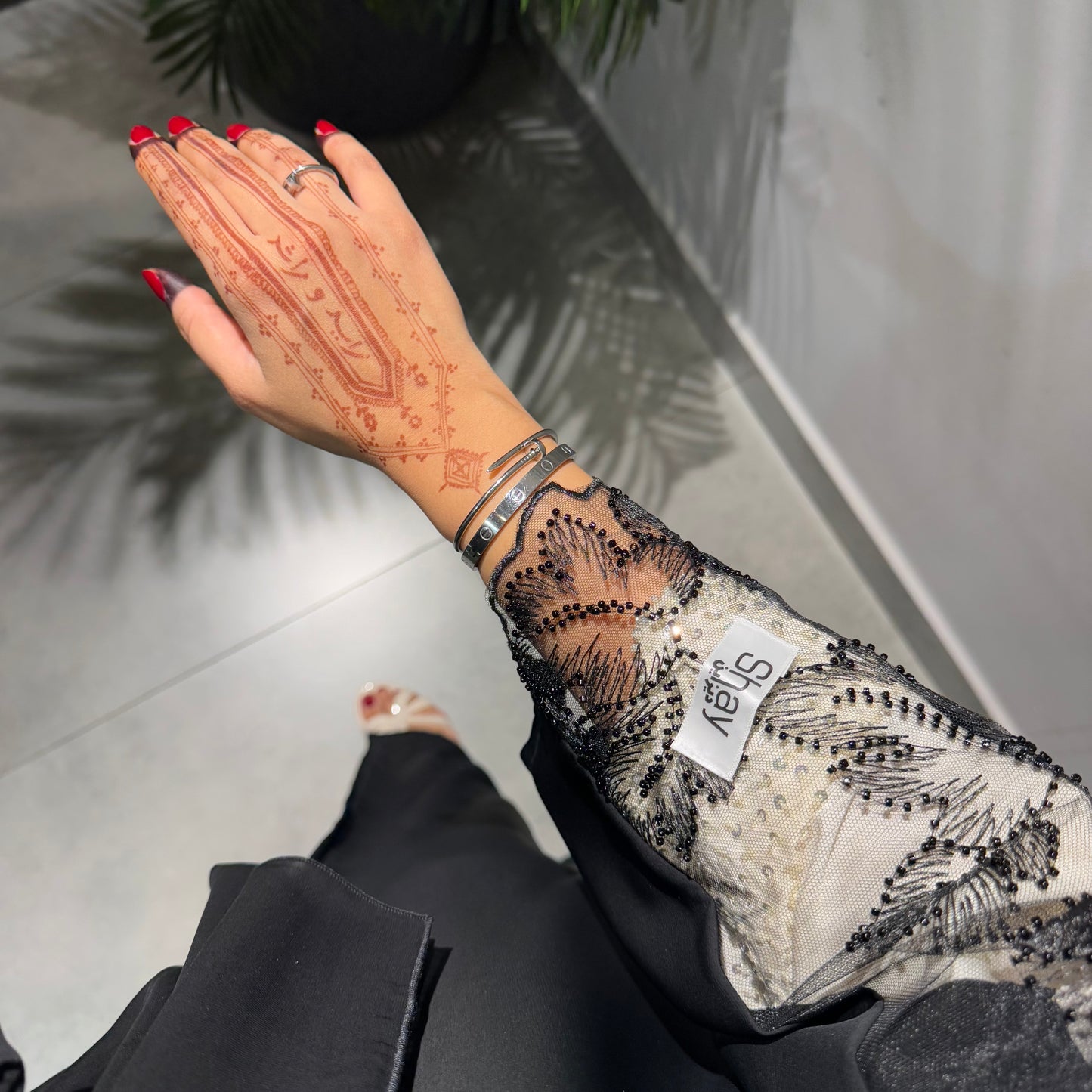 Toor flowered with black nada fabric