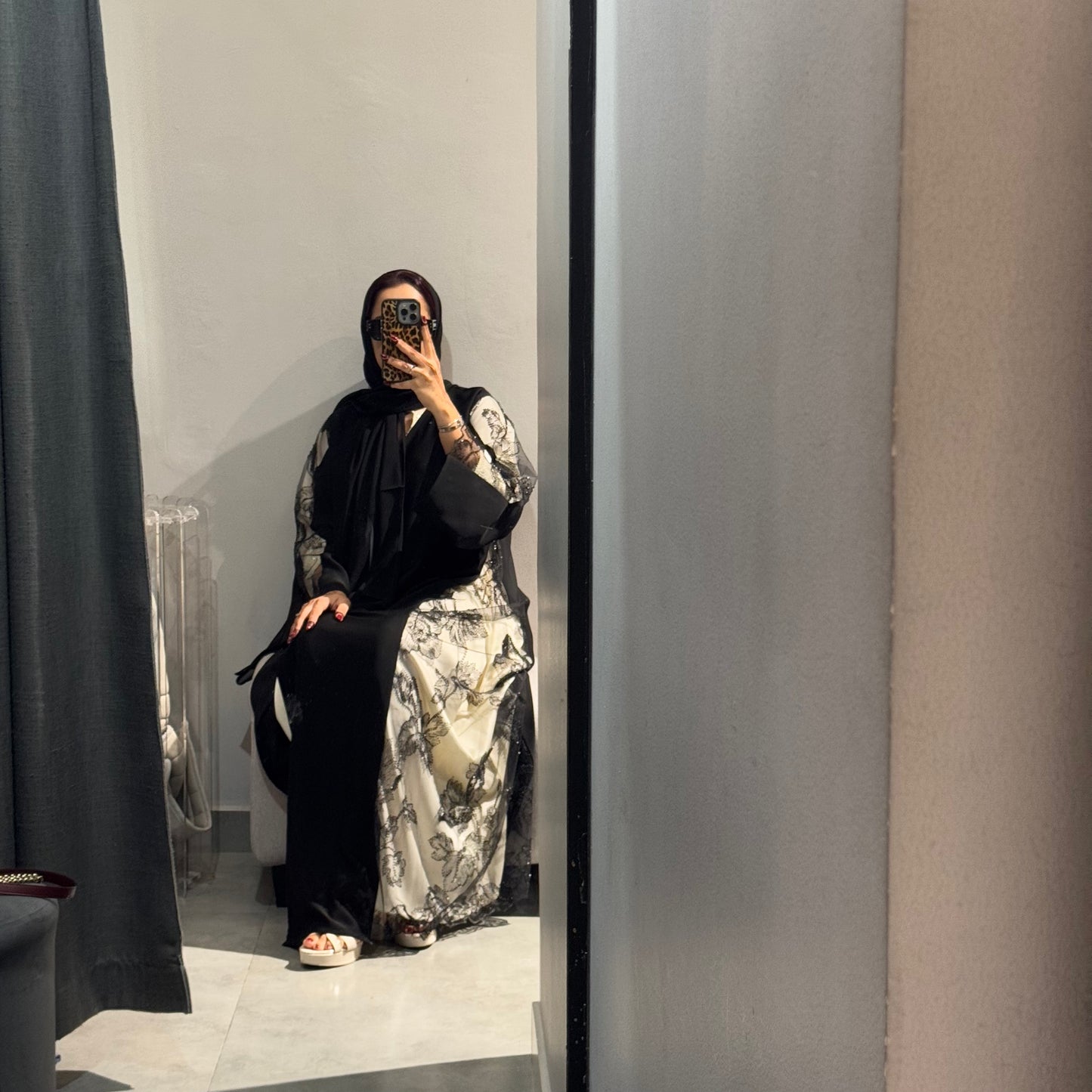 Toor flowered with black nada fabric