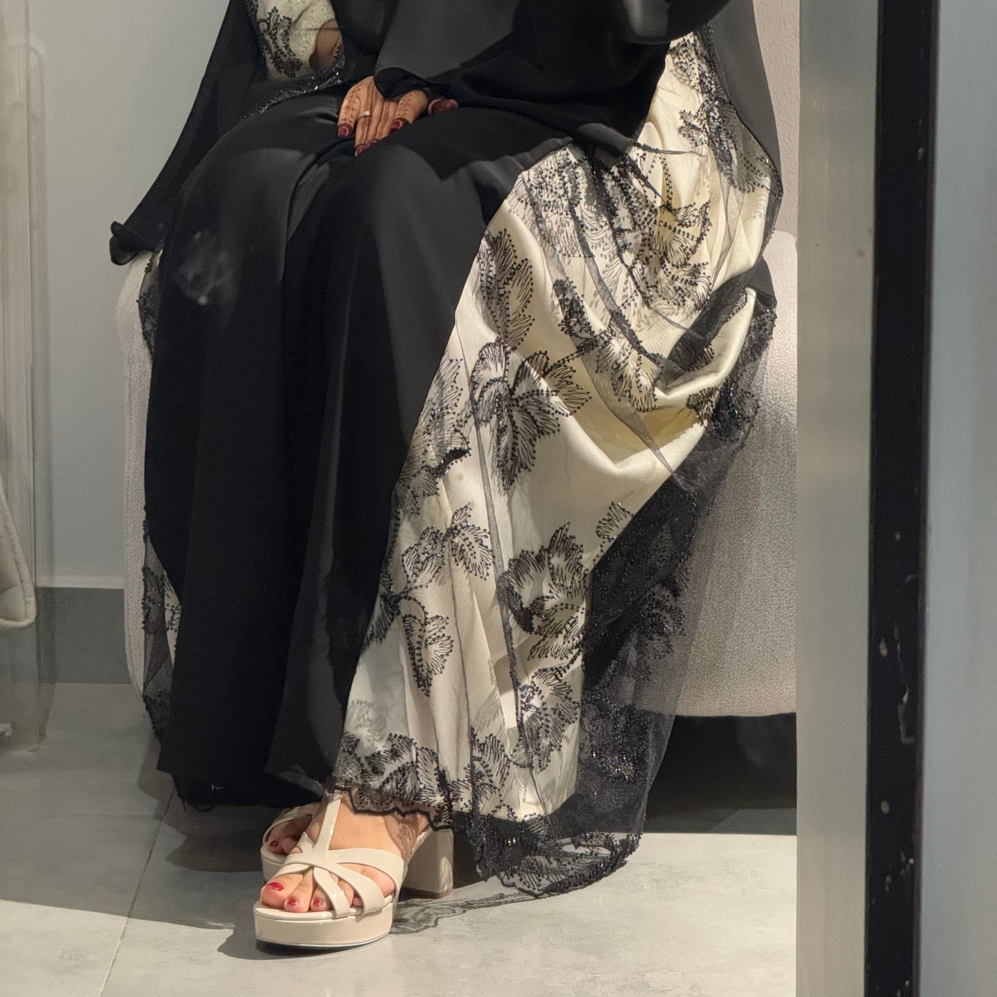 Toor flowered with black nada fabric