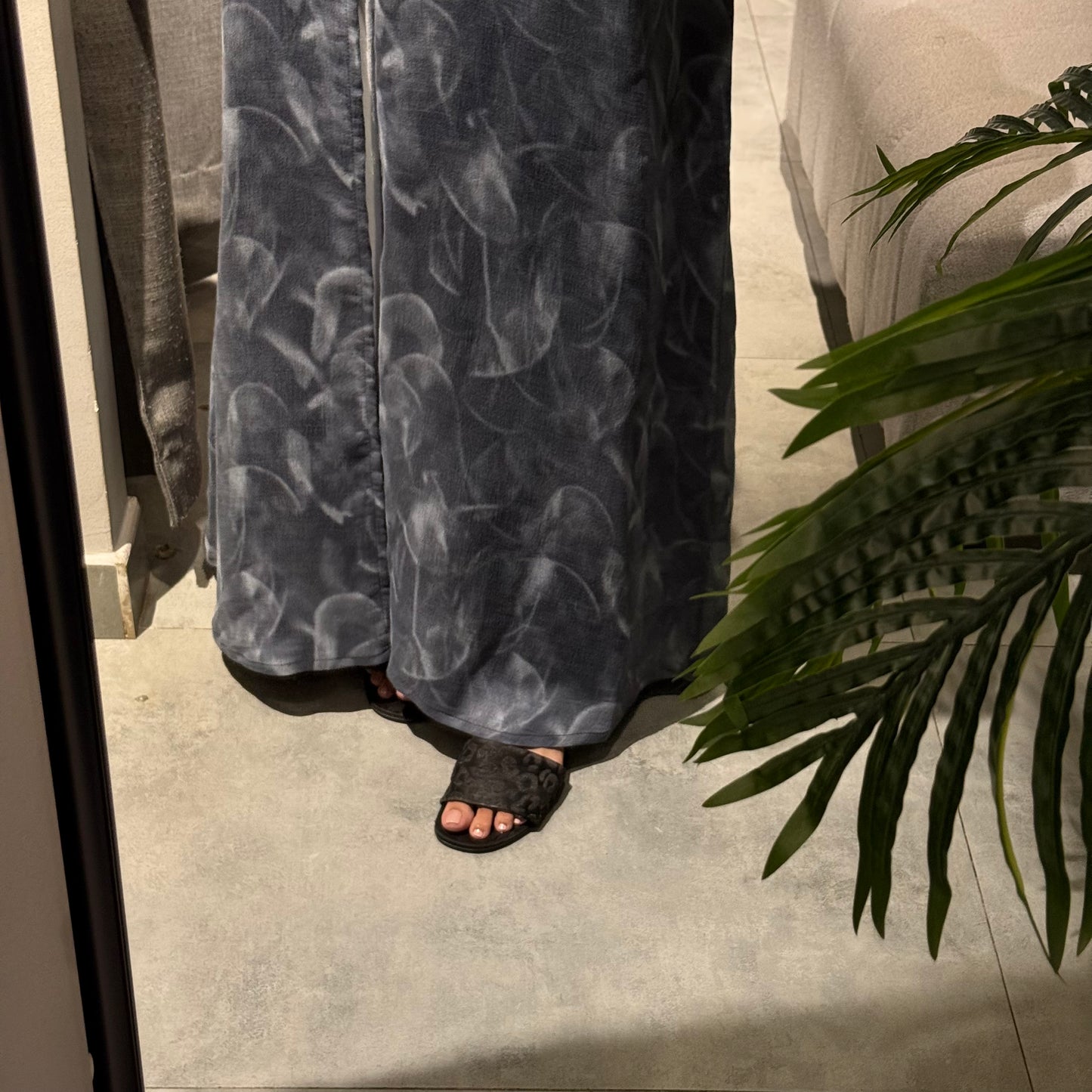 Abaya with grey color and silver shades