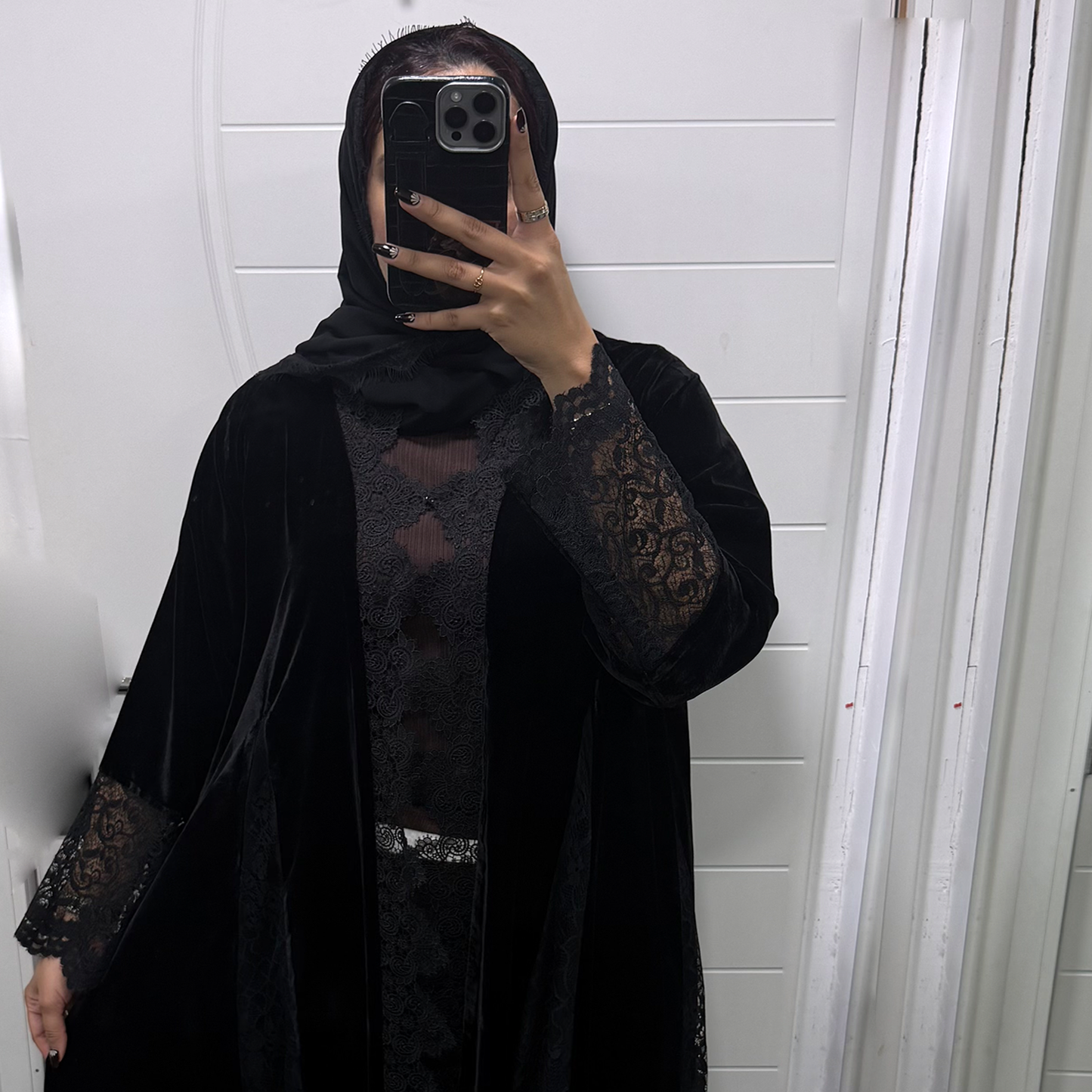 A black abaya with velvet fabric and dantel 2