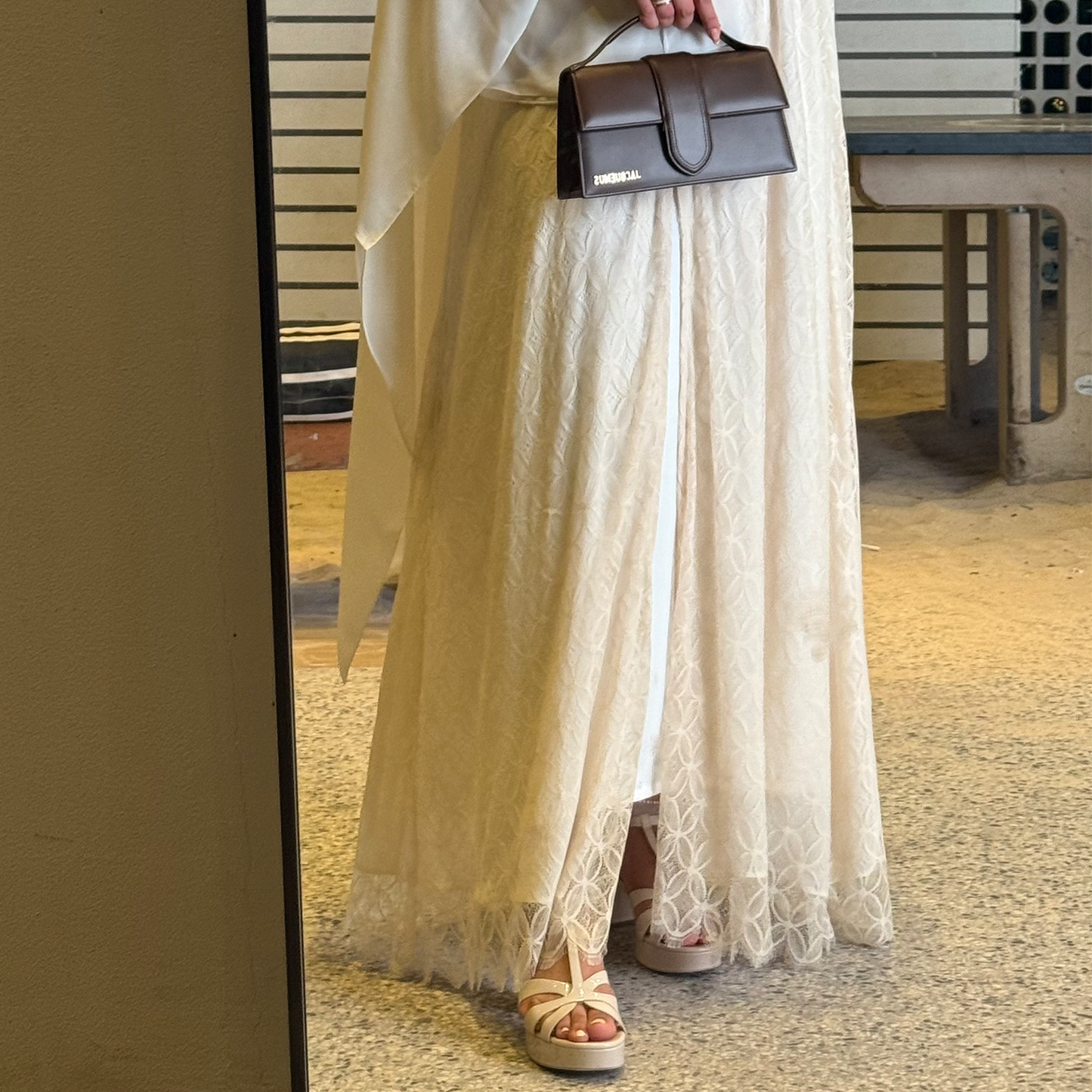 Dantel abaya with beige fabric
