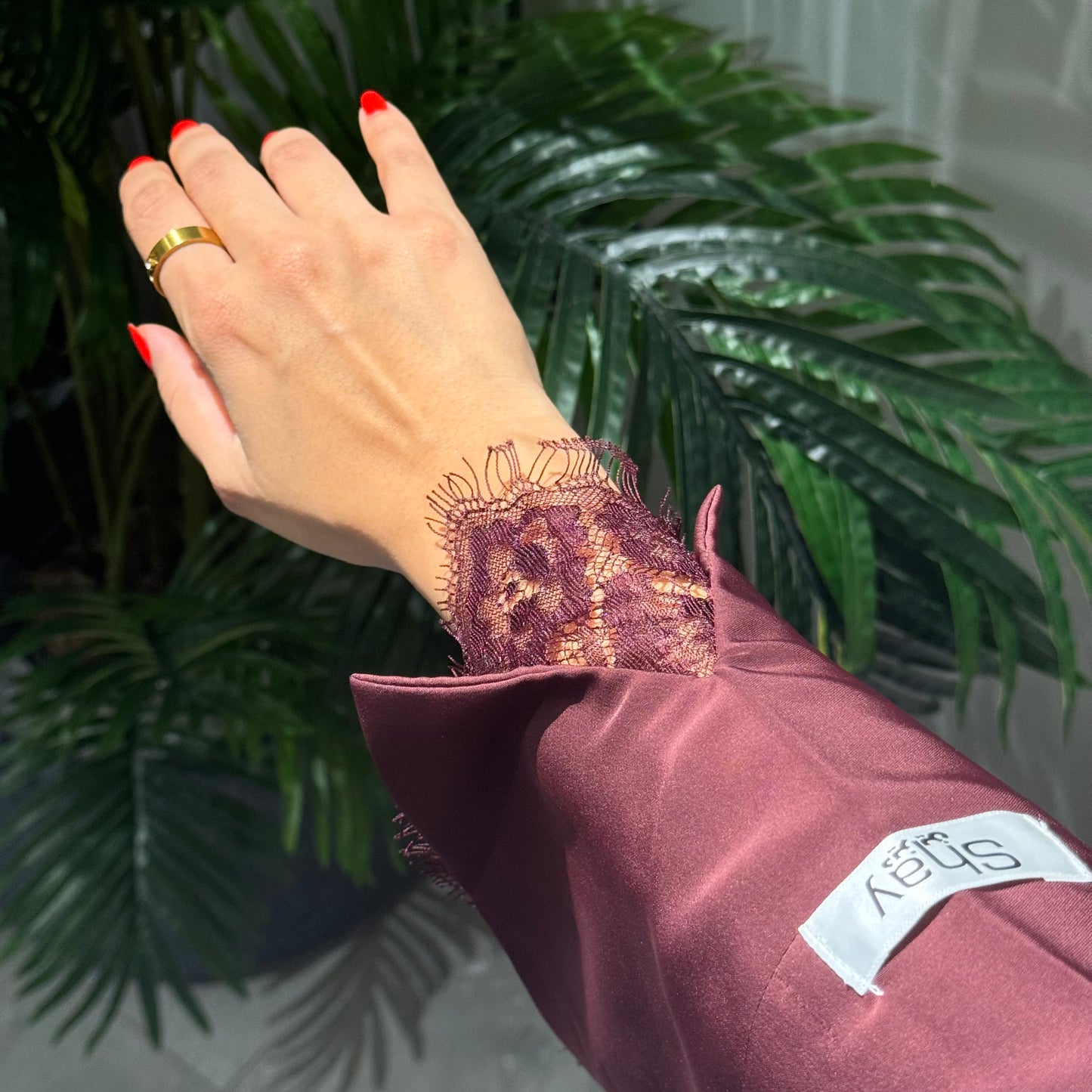 Dantel with maroon nada fabric