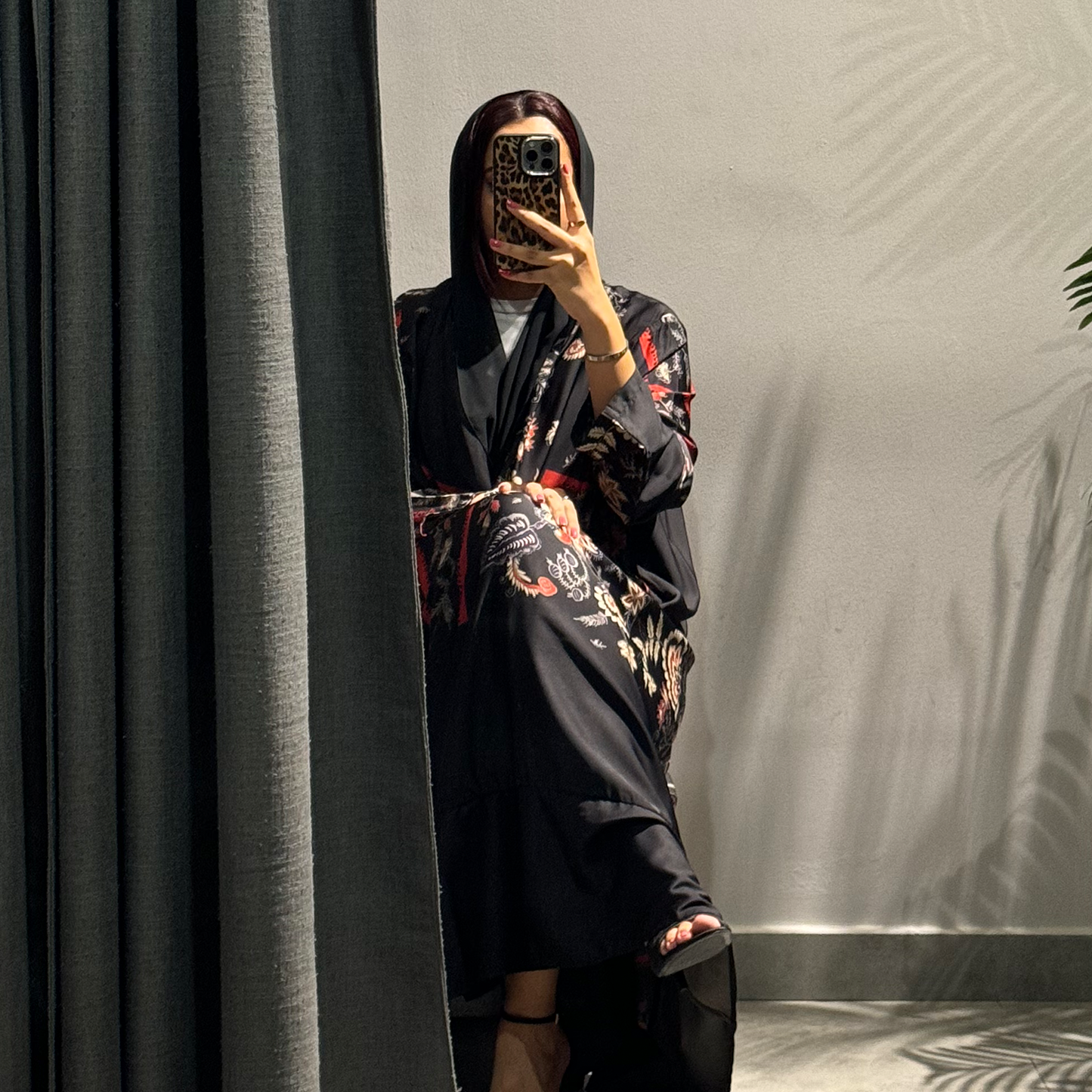 Abaya with red roses garden