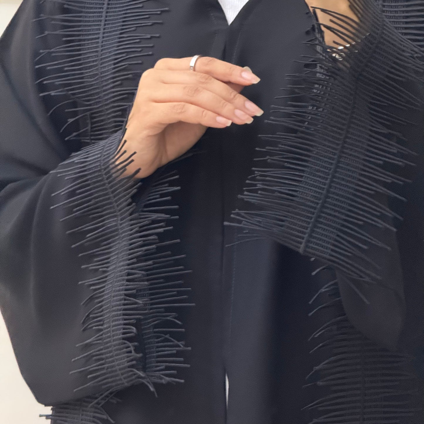 Spiky dantel leaves abaya with nada fabric