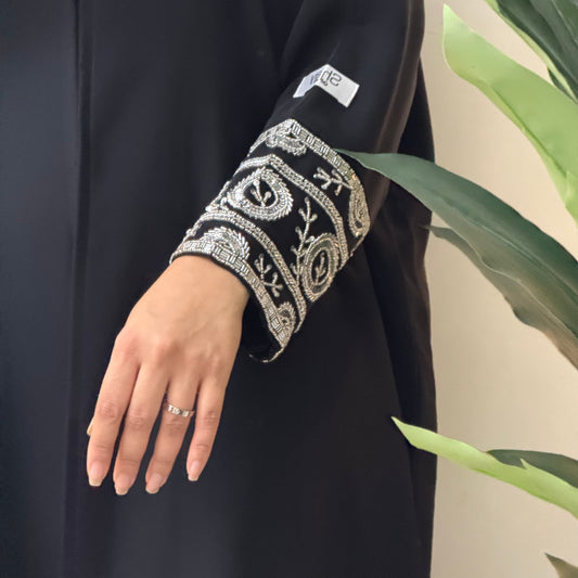 Beads in sleeves with black color