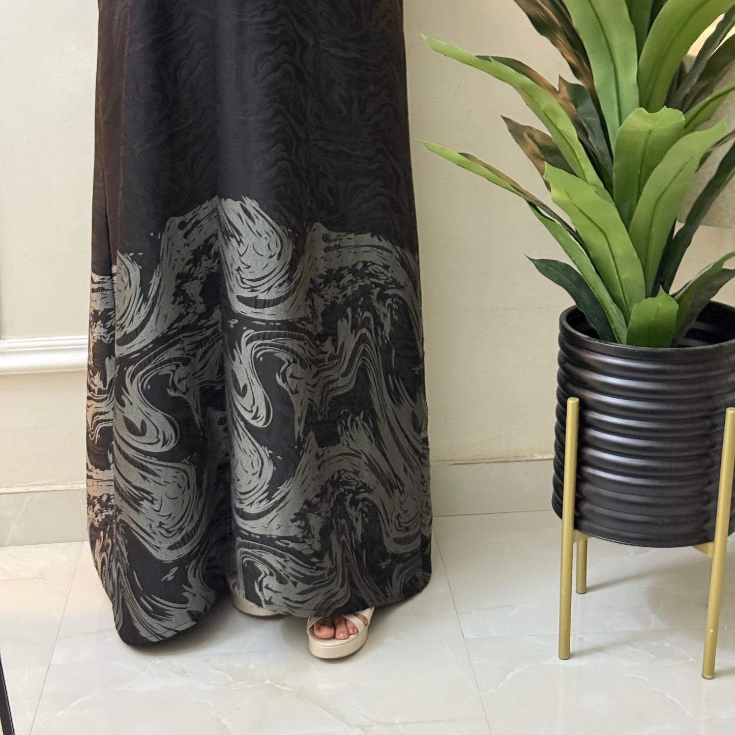 Grey printed abaya with luxury fabric