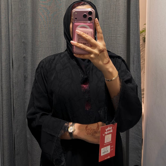 Abaya with black color and pattern with dantel in edges and hand