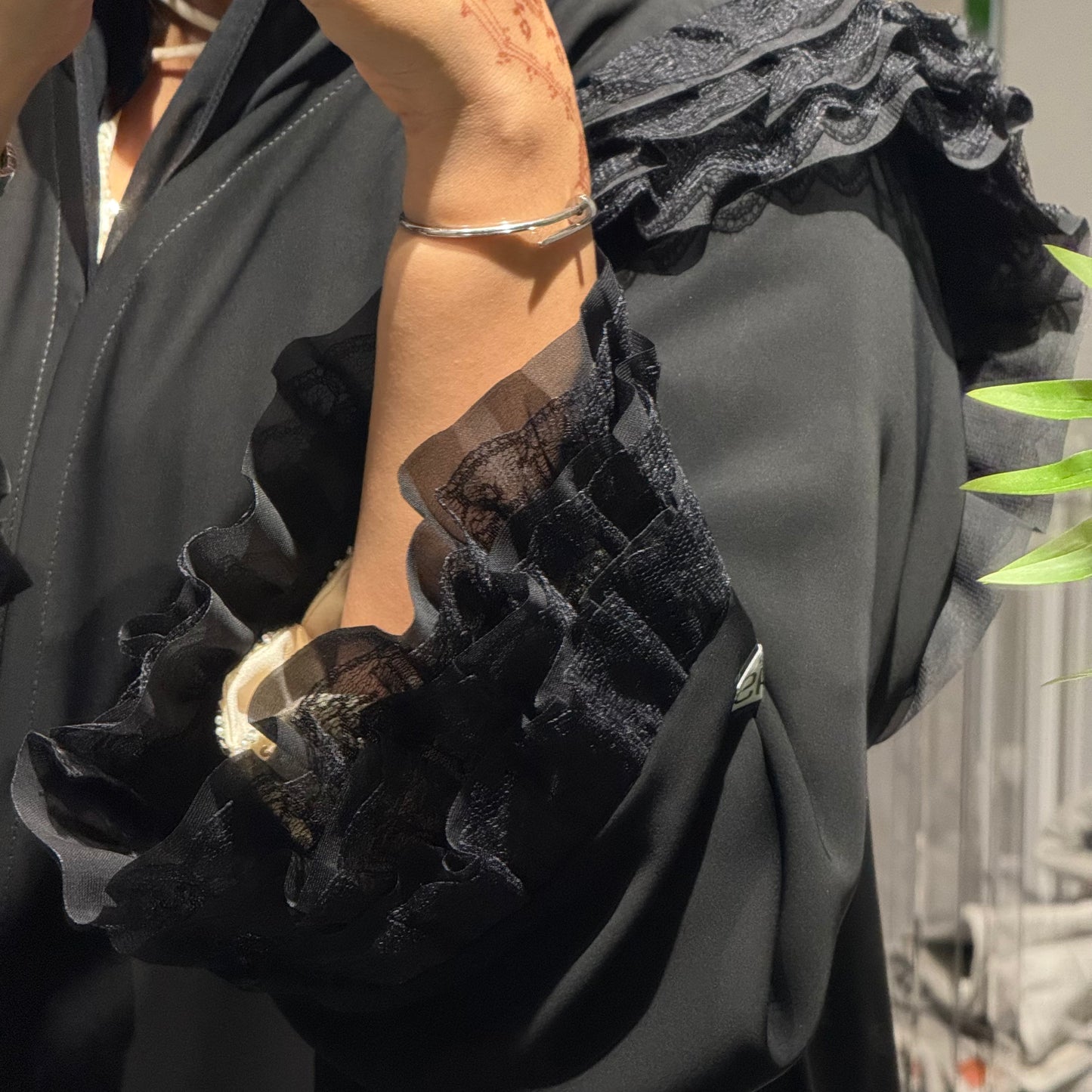 Toor with black nada fabric