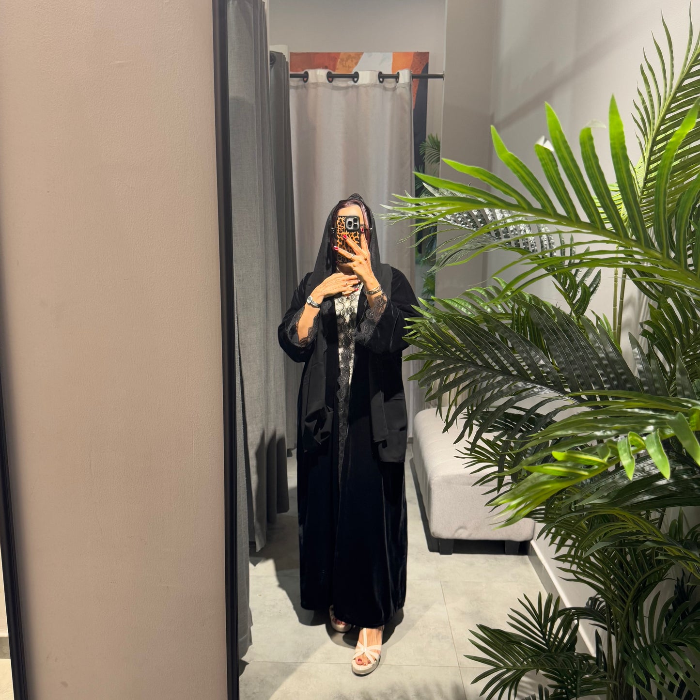 Velvet in Black with dantel