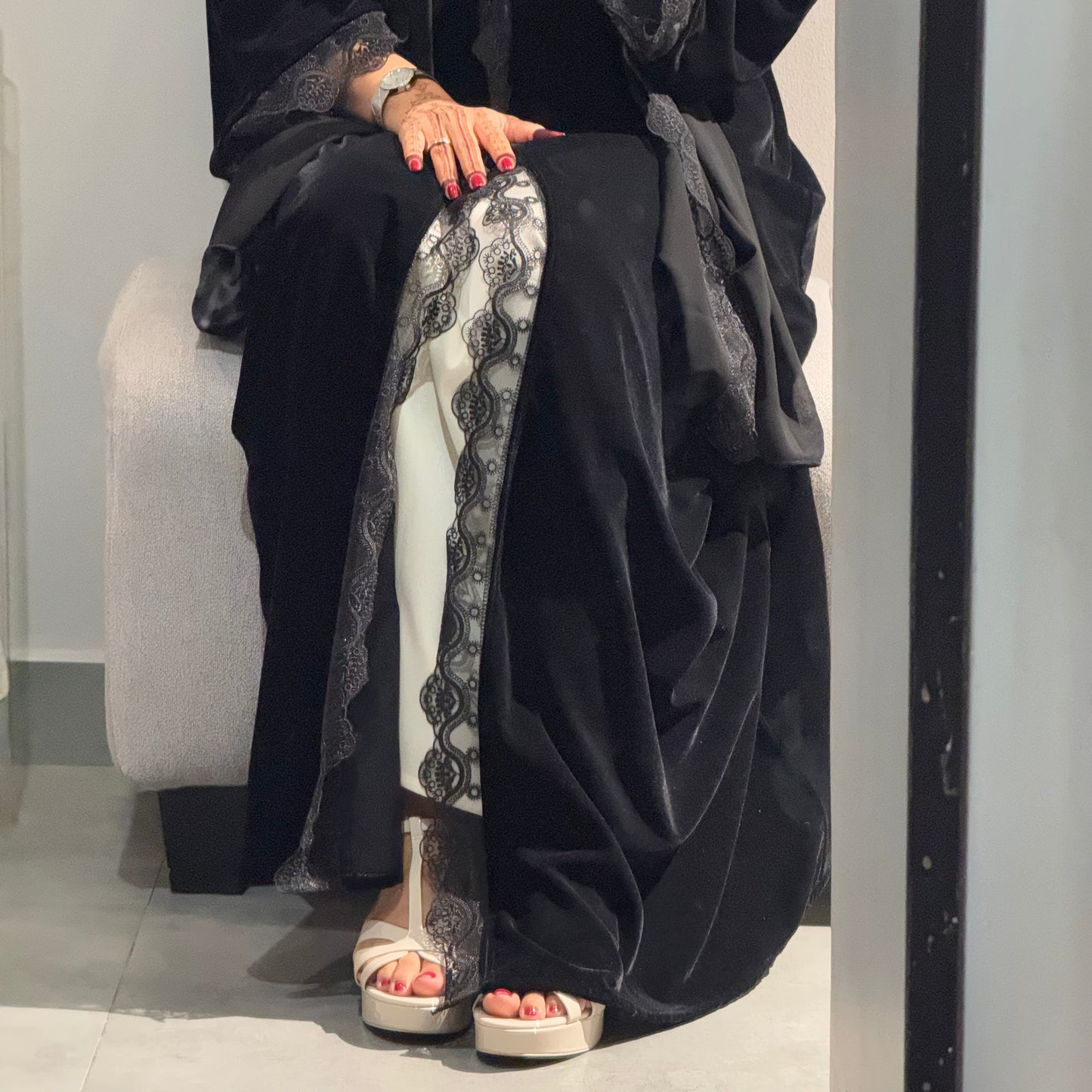 Velvet in Black with dantel