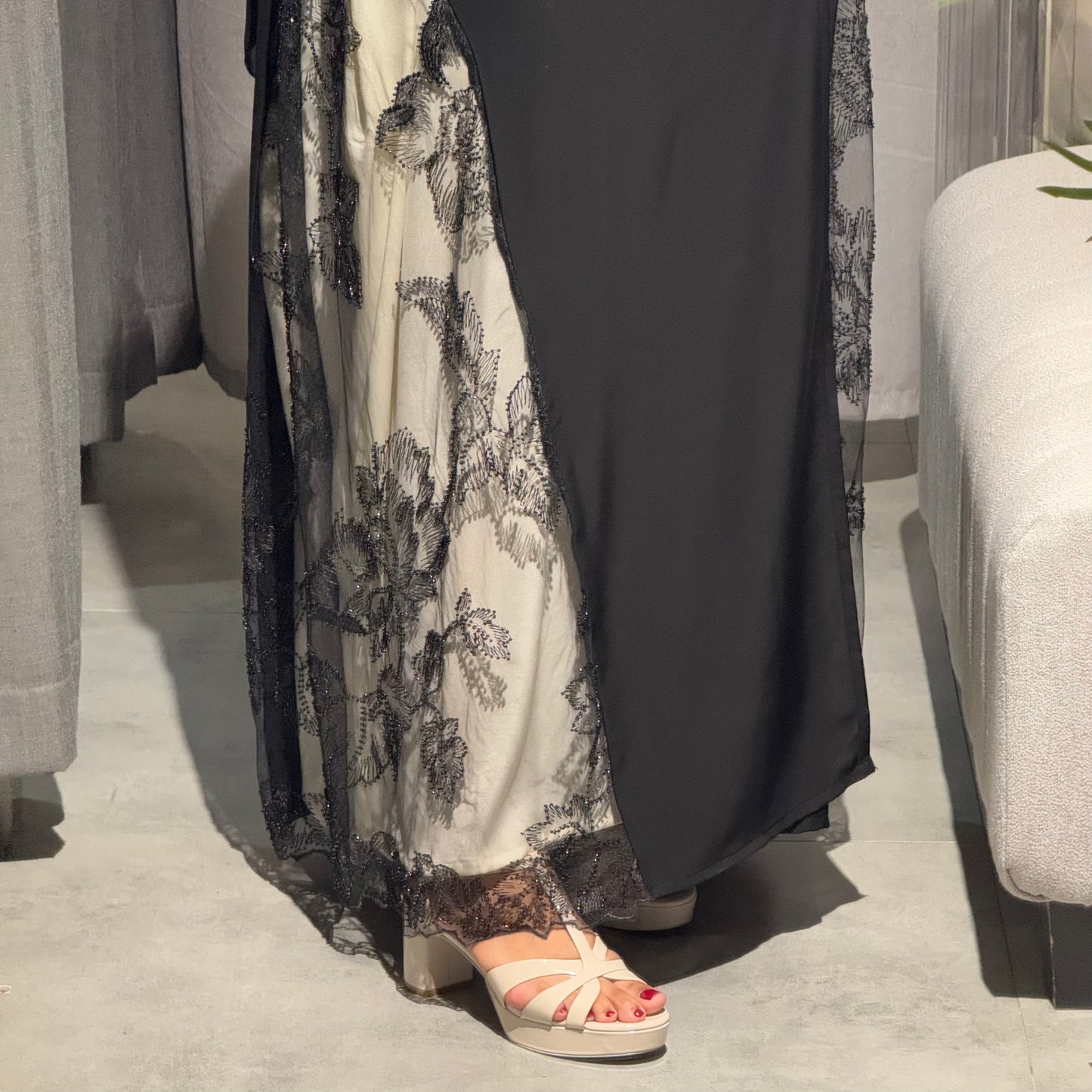 Toor flowered with black nada fabric