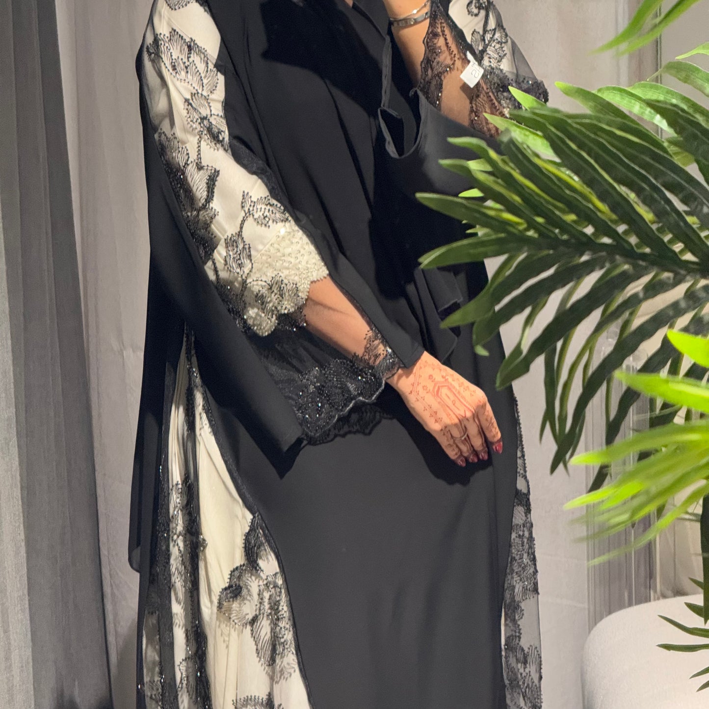 Toor flowered with black nada fabric