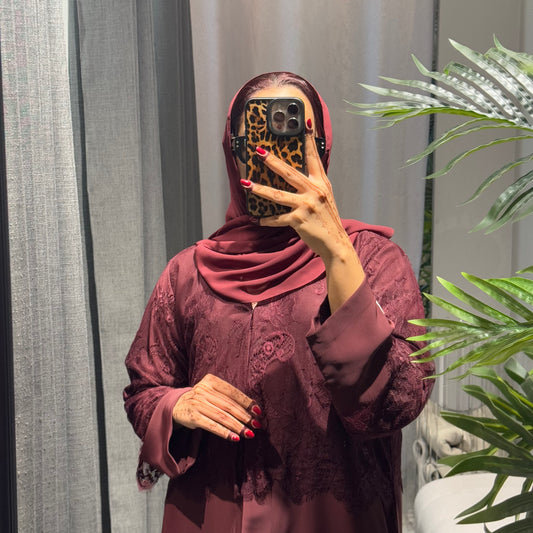 Dantel with maroon in shoulder nada fabric
