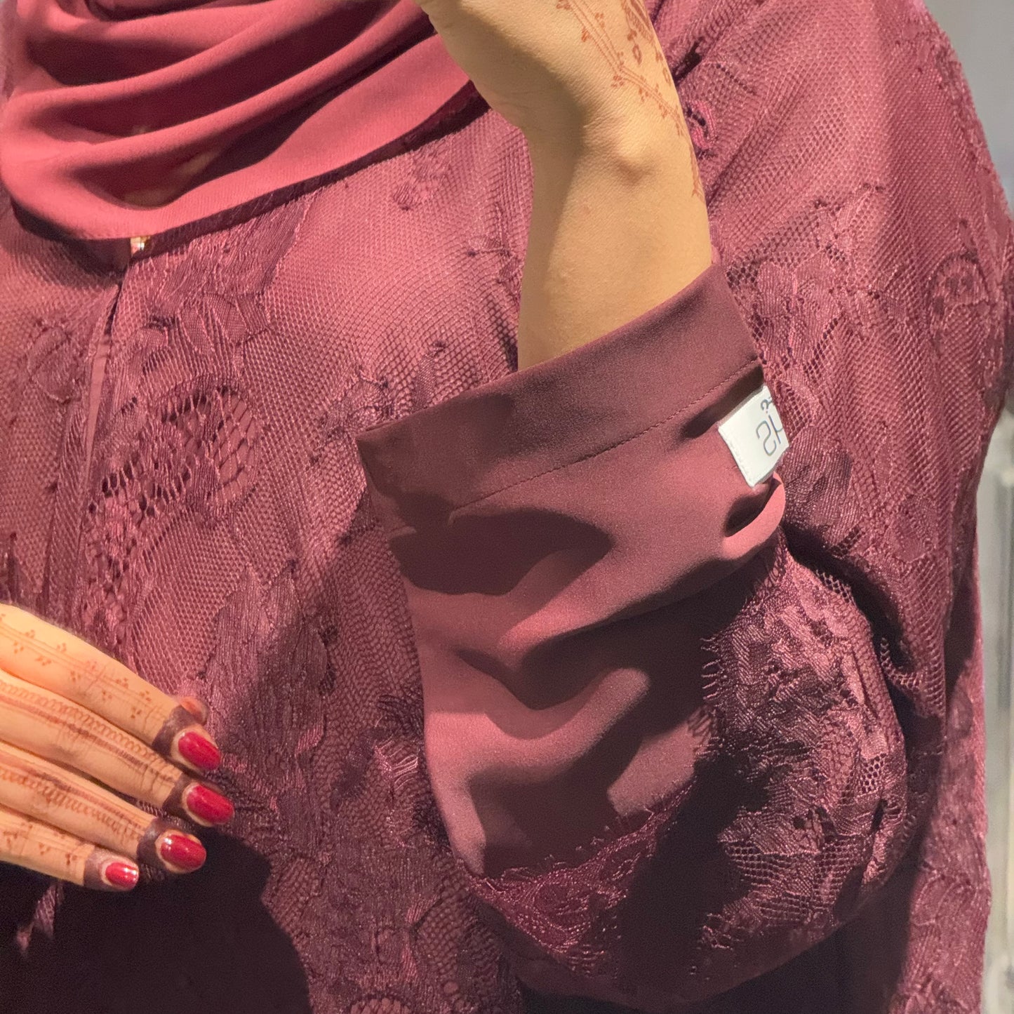 Dantel with maroon in shoulder nada fabric