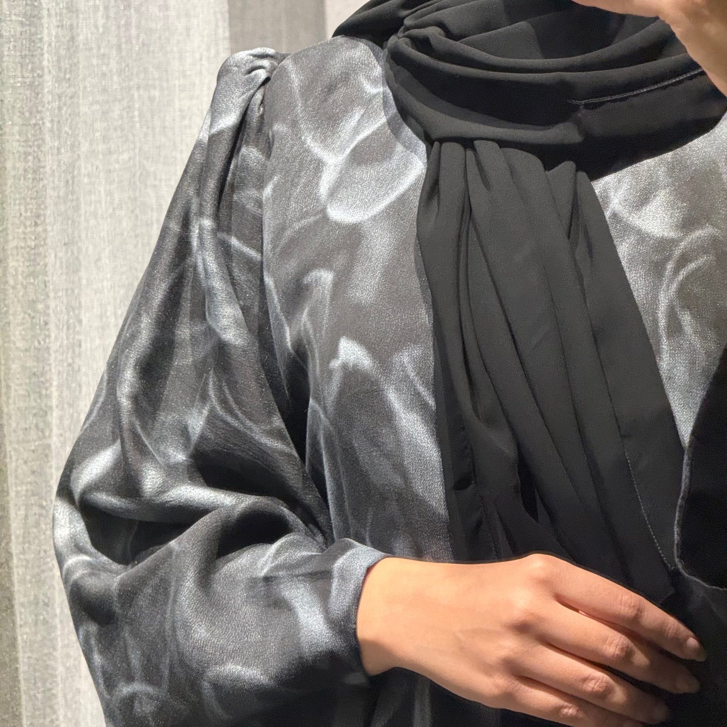 Abaya with black color and silver shades