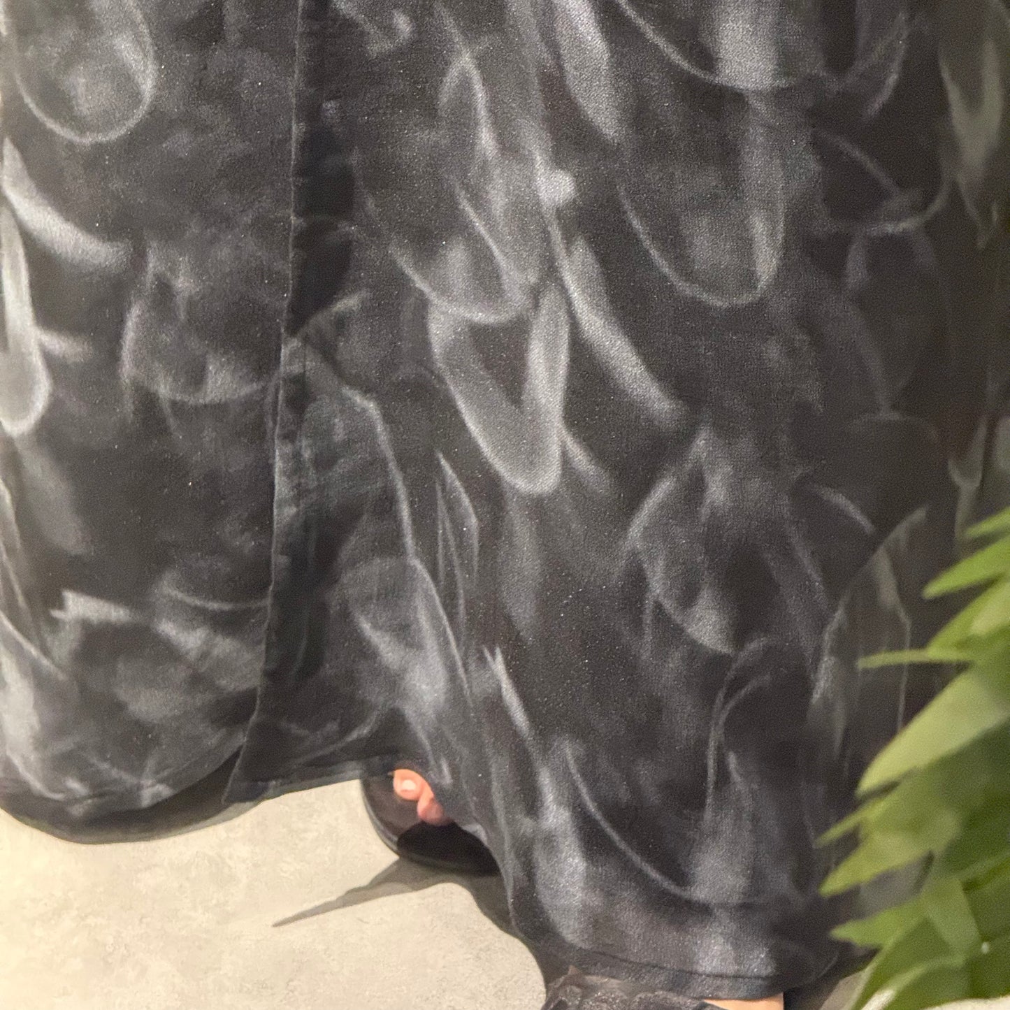 Abaya with black color and silver shades