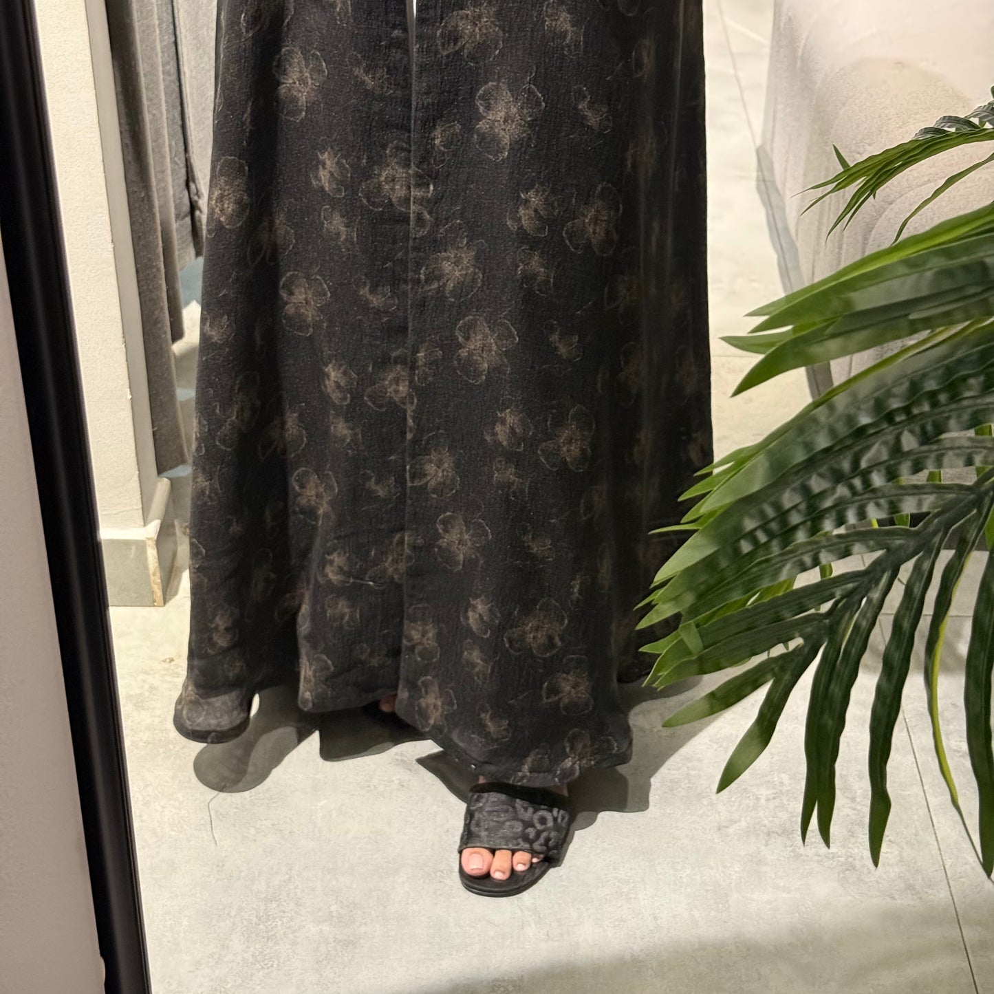 Abaya with black color and gold flowers