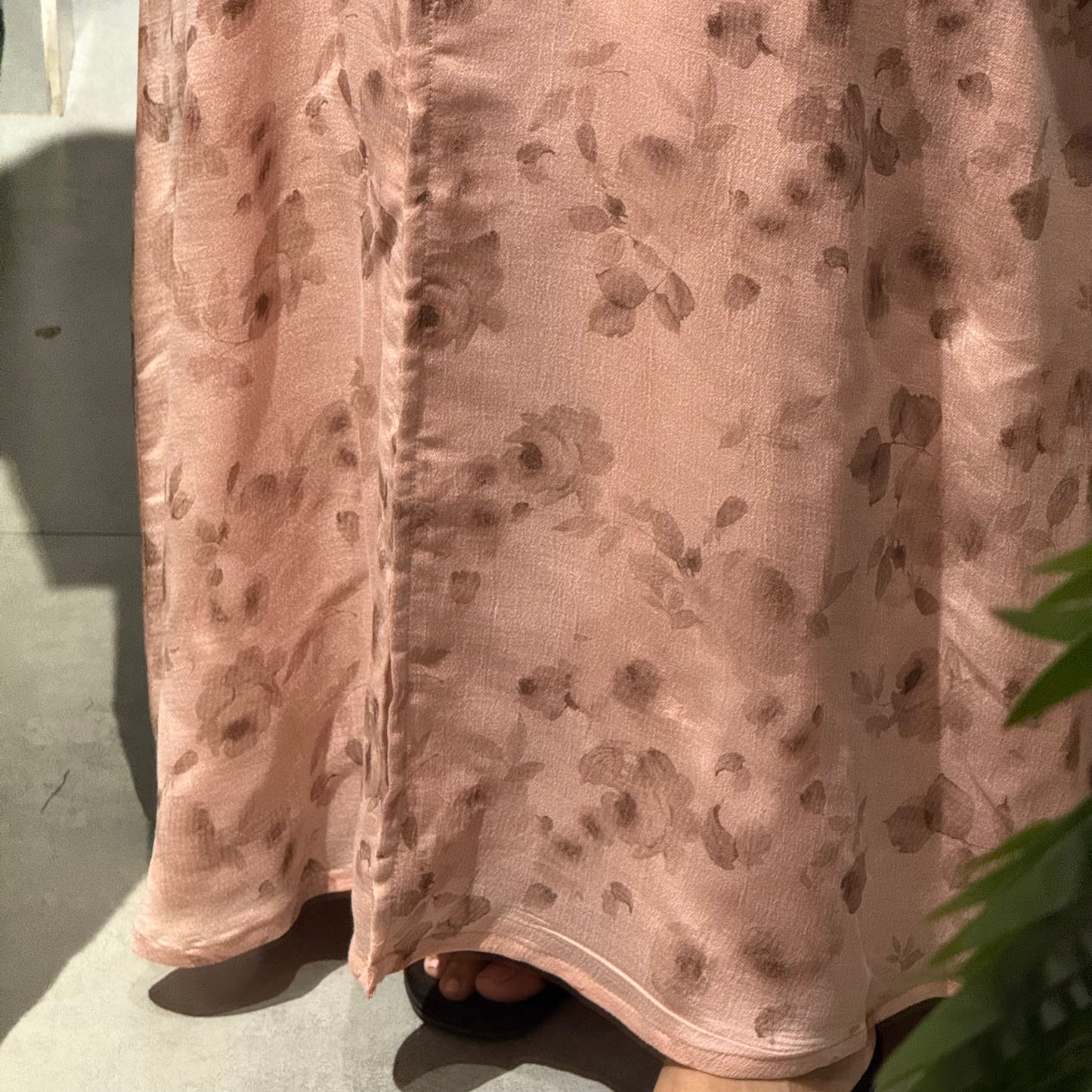 Abaya with beige color and brown flowers