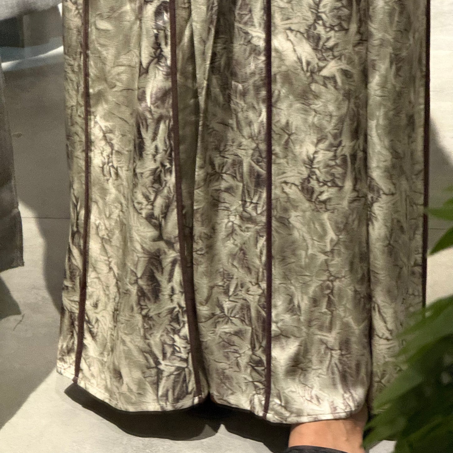Abaya with beige color and brown lines
