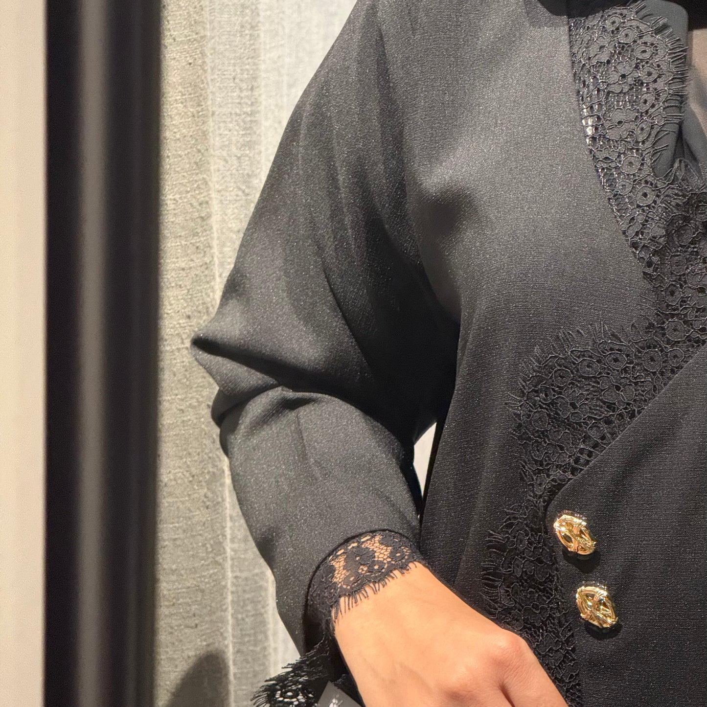 Abaya with black dantel and gold bottons