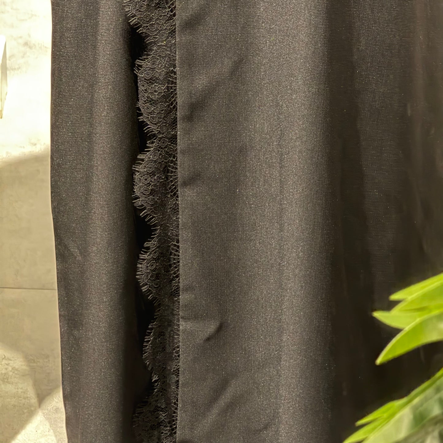 Abaya with black dantel and gold bottons