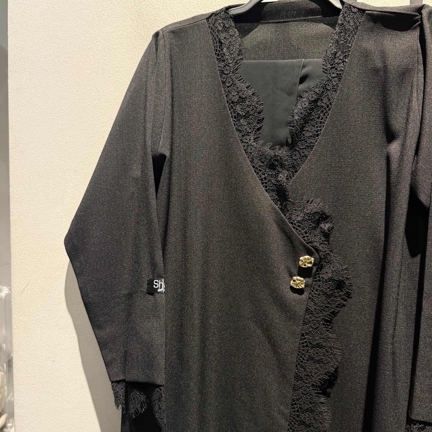 Abaya with black dantel and gold bottons