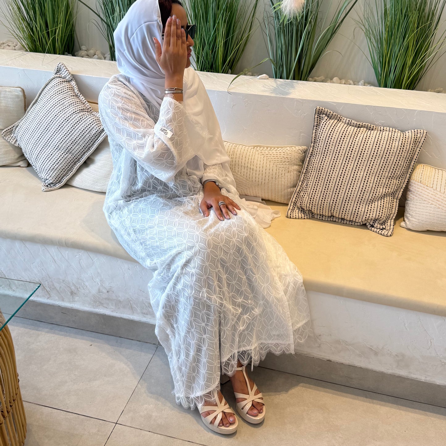 Dantel abaya with white fabric