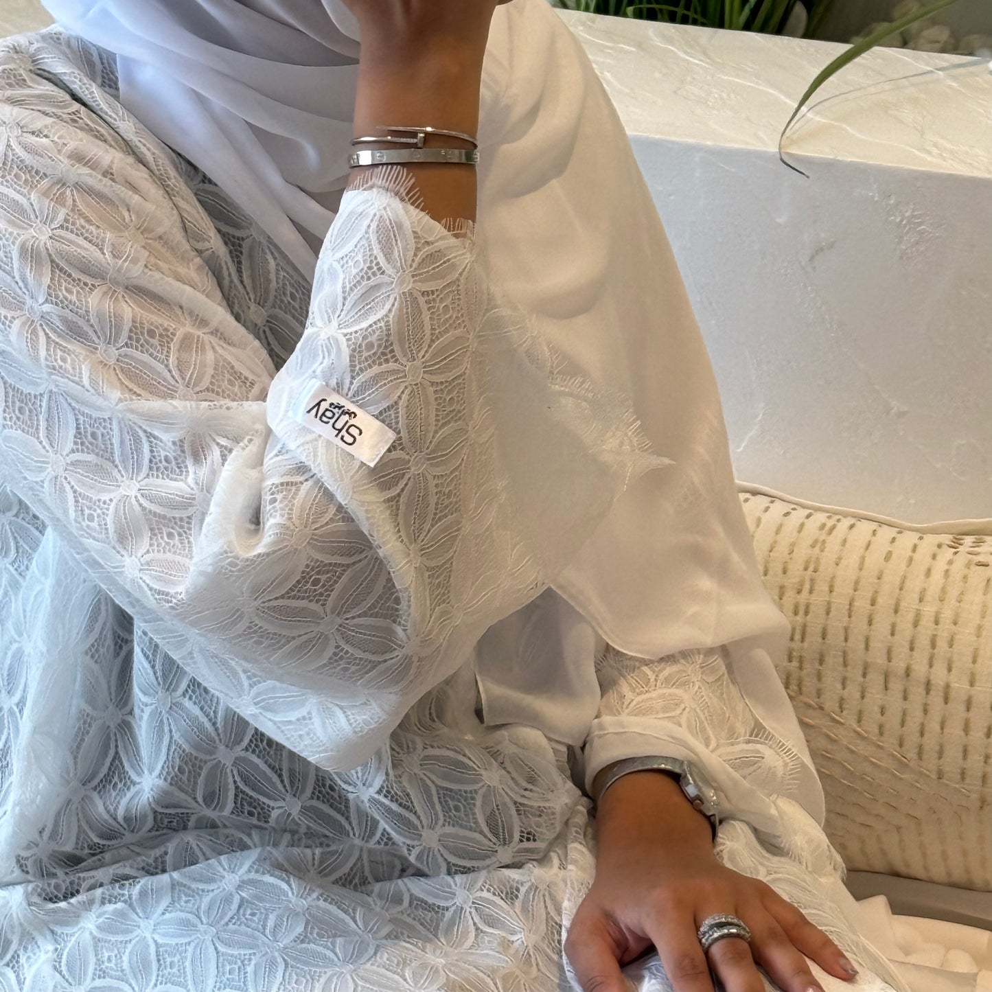 Dantel abaya with white fabric