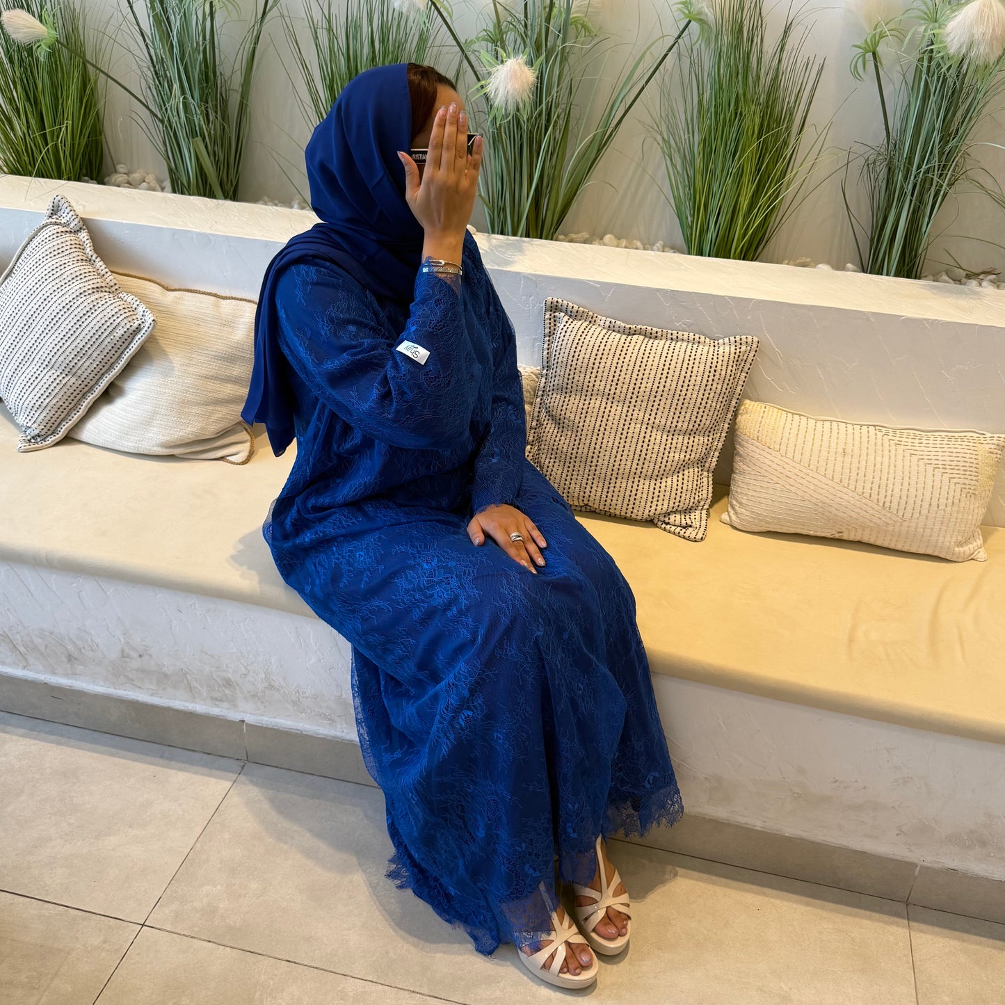 Dantel abaya with navy fabric