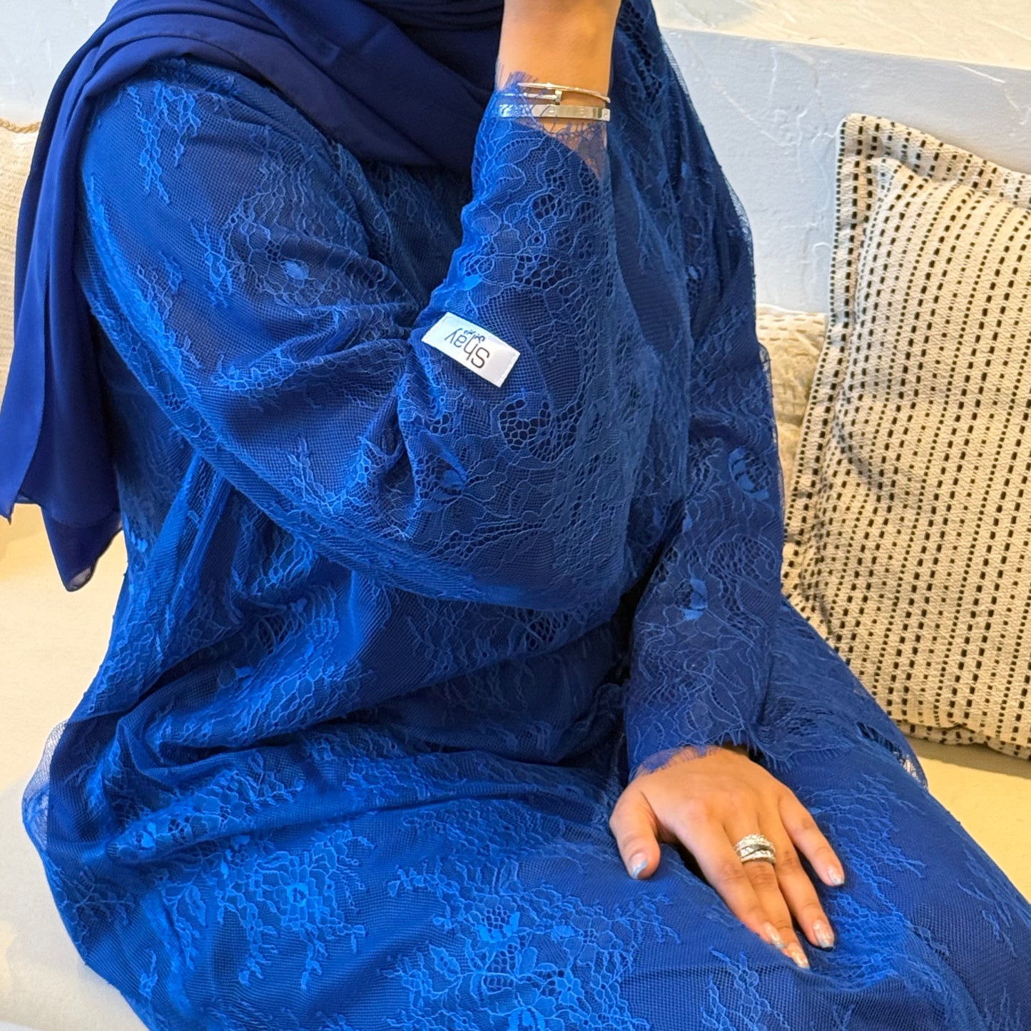 Dantel abaya with navy fabric