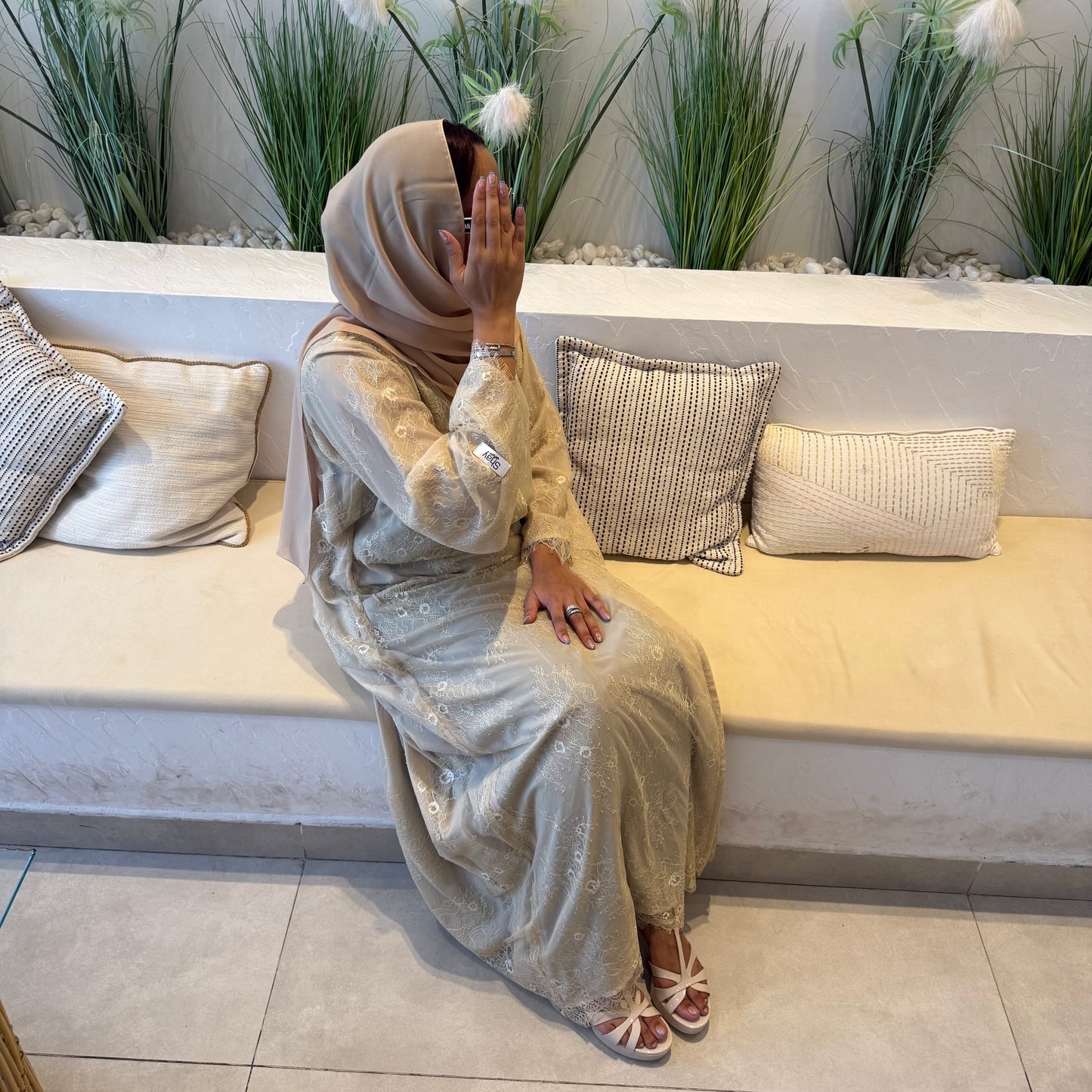 Dantel abaya with beige fabric 2