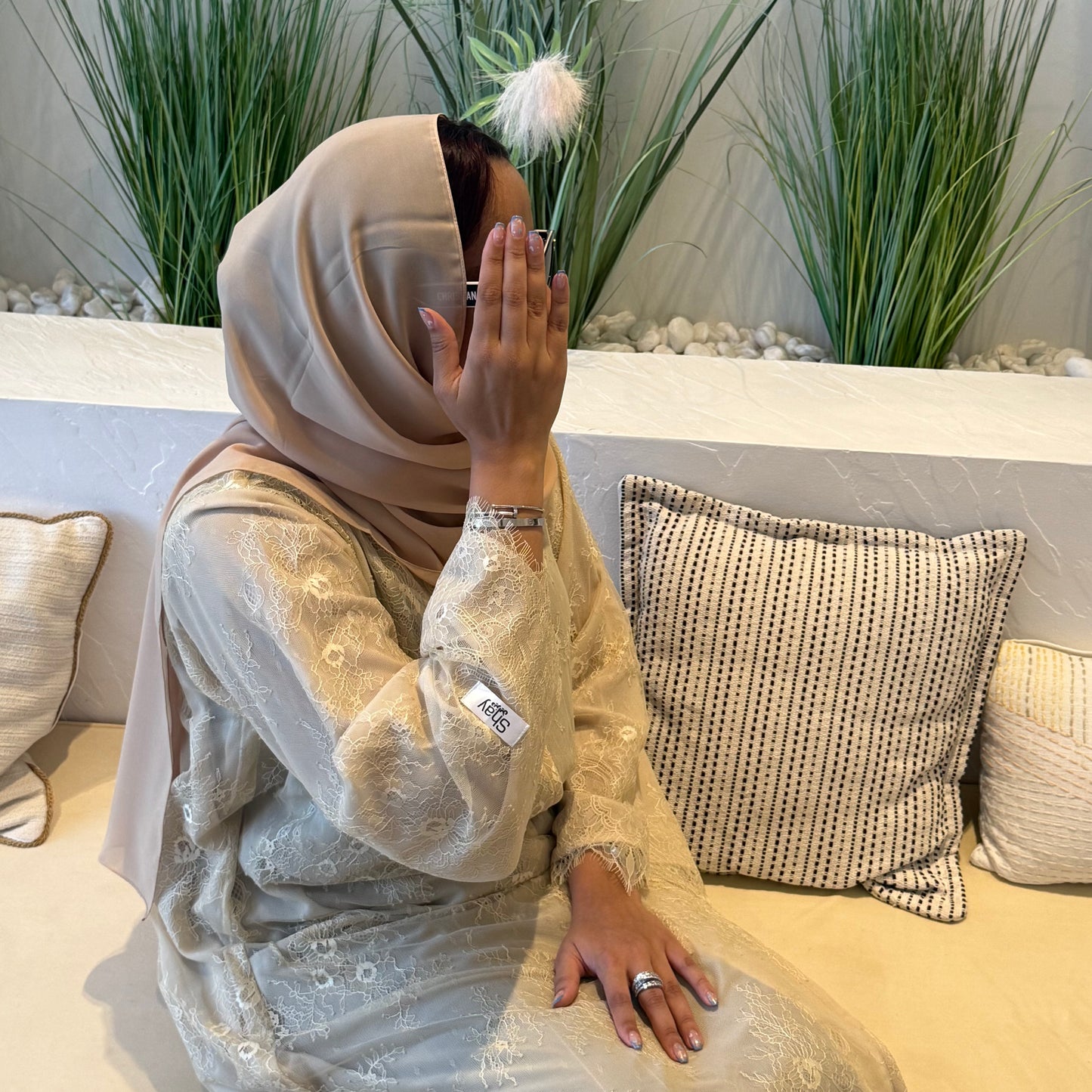 Dantel abaya with beige fabric 2