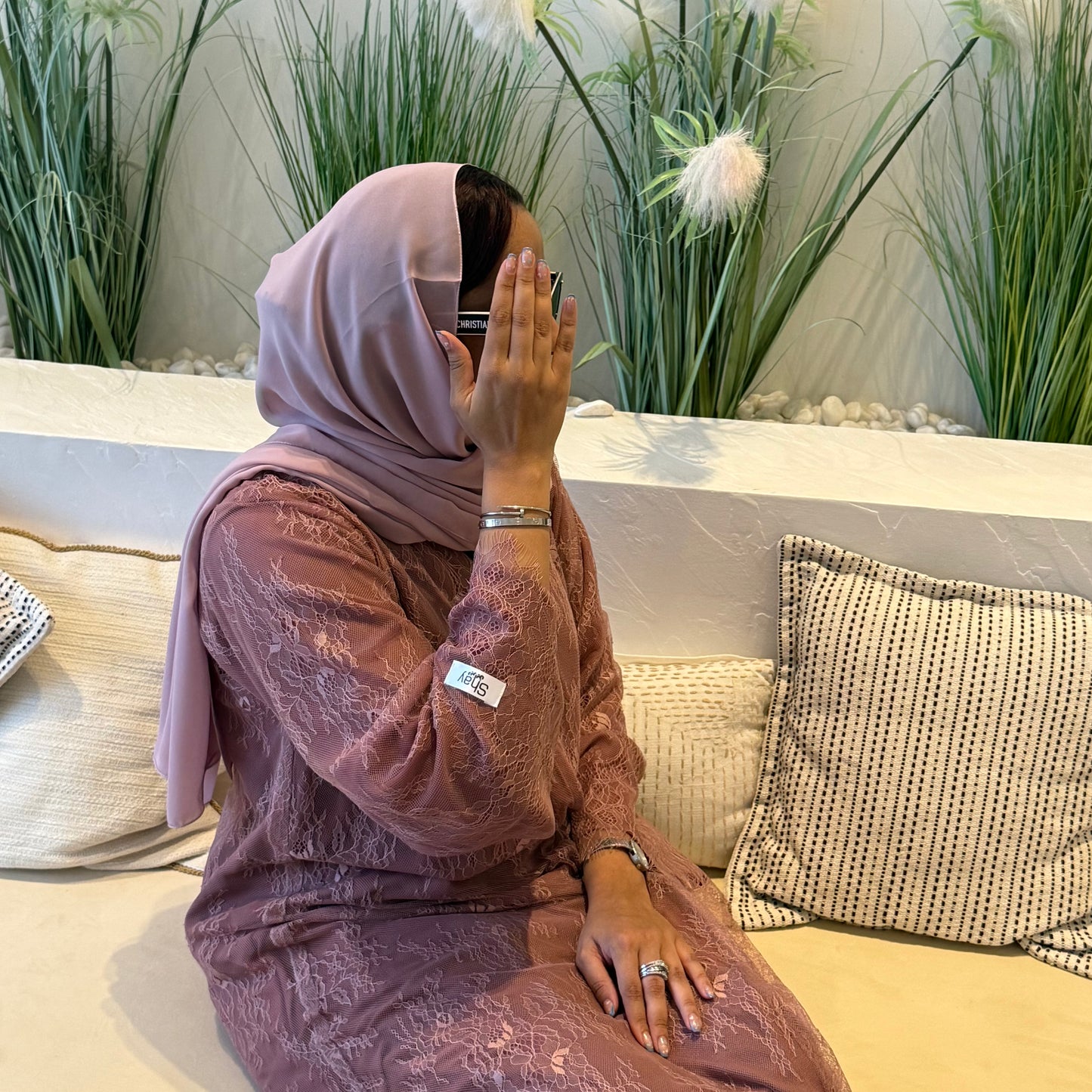 Dantel abaya with pink fabric