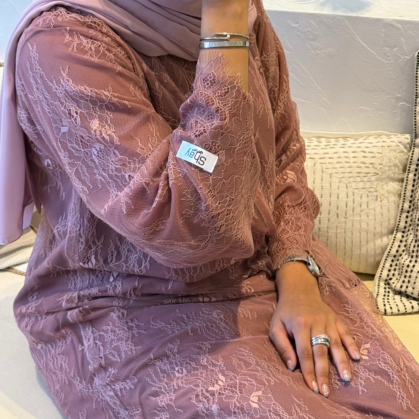 Dantel abaya with pink fabric