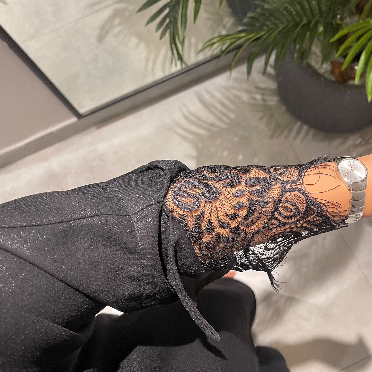 Dantel in shiny fabric