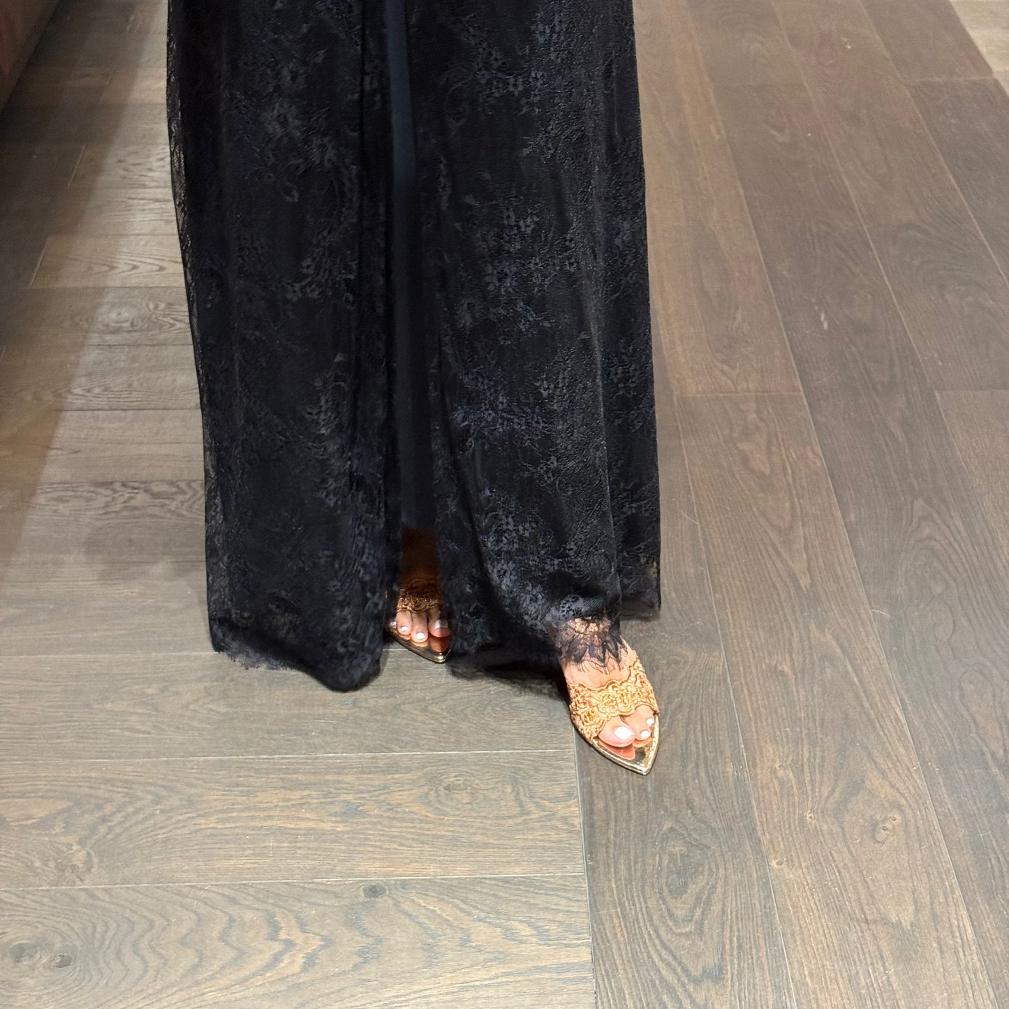 Dantel abaya with black fabric
