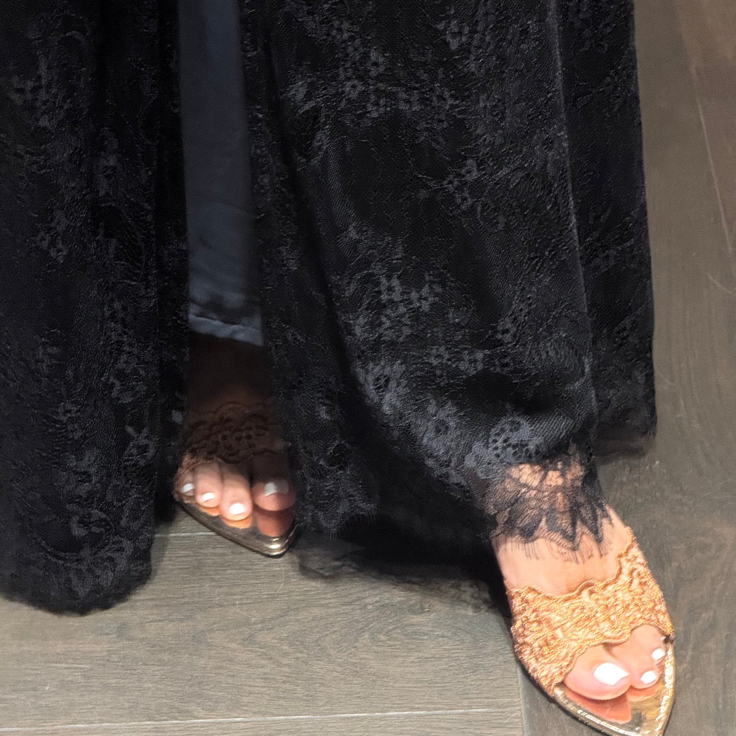Dantel abaya with black fabric